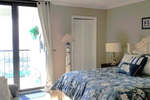 Condo in Daytona Beach, Florida, 2 bedrooms  № 1573872 - photo 14