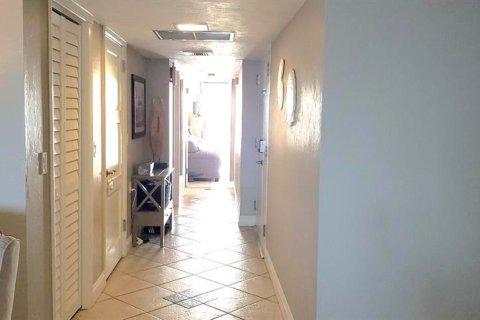 Condo in Daytona Beach, Florida, 2 bedrooms  № 1573872 - photo 11