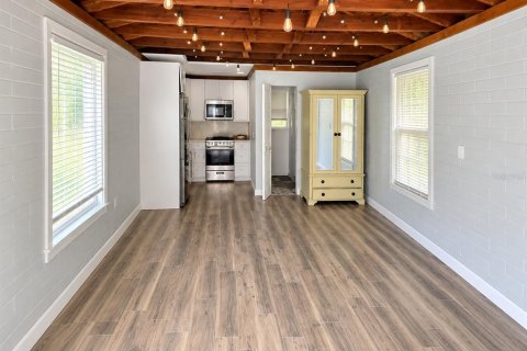 House in Gainesville, Florida 5 bedrooms, 246.47 sq.m. № 2117093 - photo 4