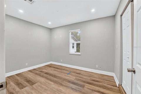 House in Gainesville, Florida 5 bedrooms, 246.47 sq.m. № 2117093 - photo 18