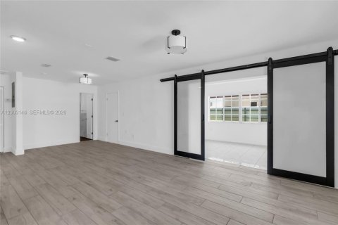 House in Hialeah, Florida 4 bedrooms, 152.08 sq.m. № 2069574 - photo 23