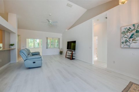House in Port Orange, Florida 3 bedrooms, 155.89 sq.m. № 1639704 - photo 9
