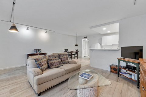 Condo in Deerfield Beach, Florida, 1 bedroom  № 2182833 - photo 2