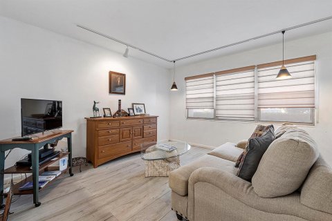 Condo in Deerfield Beach, Florida, 1 bedroom № 2182833