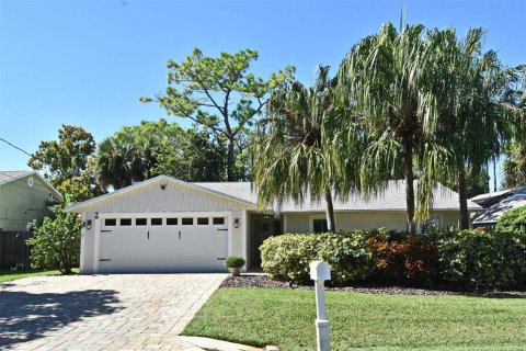House in Edgewater, Florida 3 bedrooms, 149.76 sq.m. № 2107129 - photo 2