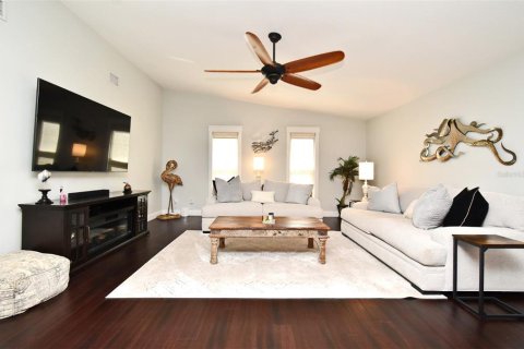 House in Edgewater, Florida 3 bedrooms, 149.76 sq.m. № 2107129 - photo 11