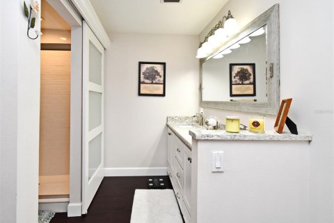 House in Edgewater, Florida 3 bedrooms, 149.76 sq.m. № 2107129 - photo 27
