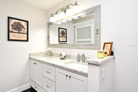 House in Edgewater, Florida 3 bedrooms, 149.76 sq.m. № 2107129 - photo 24