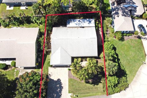 House in Edgewater, Florida 3 bedrooms, 149.76 sq.m. № 2107129 - photo 5