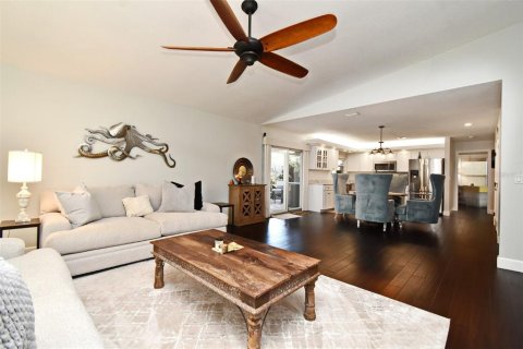 House in Edgewater, Florida 3 bedrooms, 149.76 sq.m. № 2107129 - photo 13