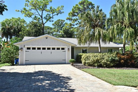 House in Edgewater, Florida 3 bedrooms, 149.76 sq.m. № 2107129