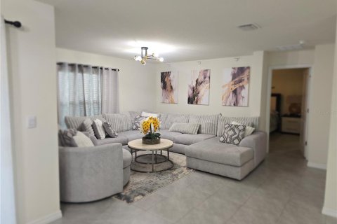 House in Wimauma, Florida 4 bedrooms, 171.5 sq.m. № 2195543 - photo 6