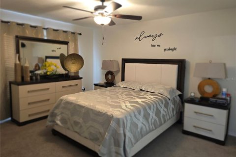 House in Wimauma, Florida 4 bedrooms, 171.5 sq.m. № 2195543 - photo 7