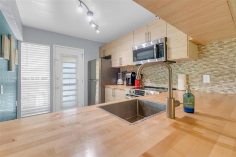 Condo in Coconut Creek, Florida, 2 bedrooms  № 1770758 - photo 7