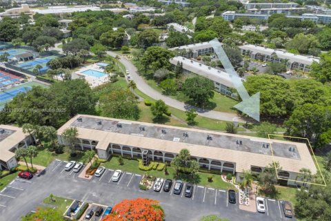 Condo in Coconut Creek, Florida, 2 bedrooms  № 1770758 - photo 1