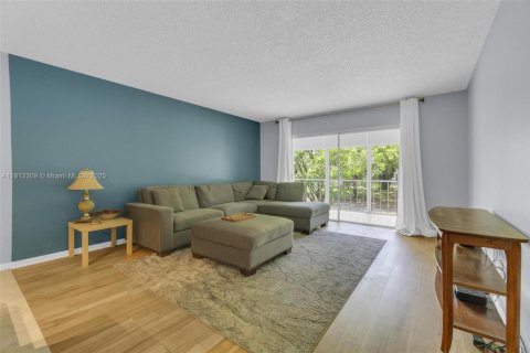 Condo in Coconut Creek, Florida, 2 bedrooms  № 1770758 - photo 13