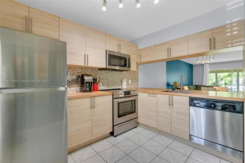 Condo in Coconut Creek, Florida, 2 bedrooms  № 1770758 - photo 6