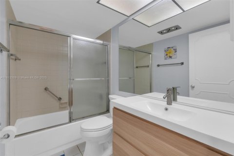 Condo in Coconut Creek, Florida, 2 bedrooms  № 1770758 - photo 18
