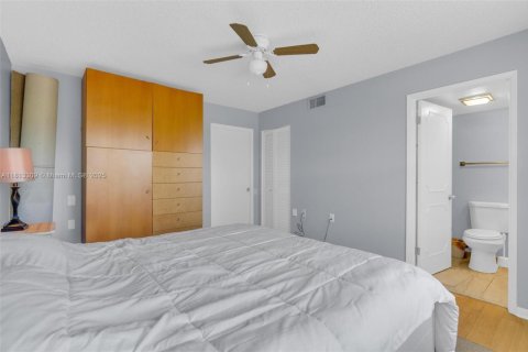 Condo in Coconut Creek, Florida, 2 bedrooms  № 1770758 - photo 10