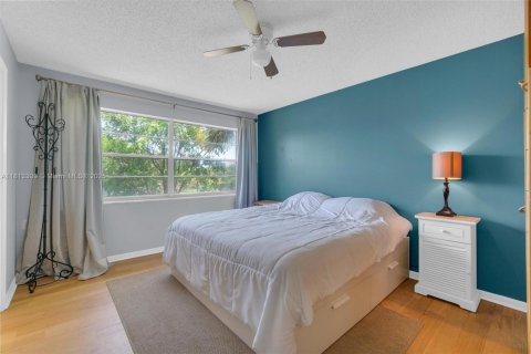 Condo in Coconut Creek, Florida, 2 bedrooms  № 1770758 - photo 9