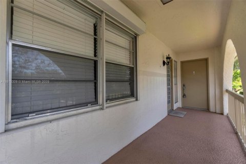 Condo in Coconut Creek, Florida, 2 bedrooms  № 1770758 - photo 3