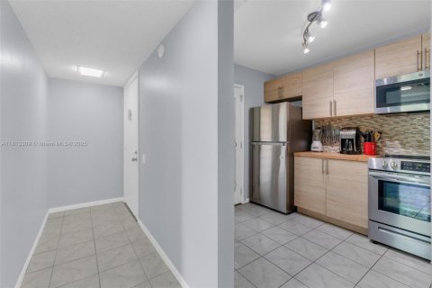 Condo in Coconut Creek, Florida, 2 bedrooms  № 1770758 - photo 4