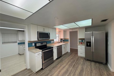 Villa ou maison à louer à Sarasota, Floride: 2 chambres, 168.43 m2 № 2297077 - photo 14