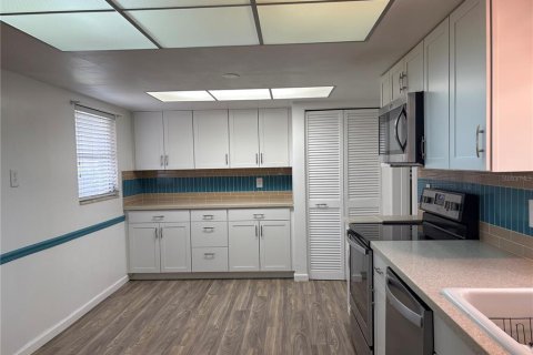 Villa ou maison à louer à Sarasota, Floride: 2 chambres, 168.43 m2 № 2297077 - photo 13