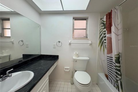 Villa ou maison à louer à Sarasota, Floride: 2 chambres, 168.43 m2 № 2297077 - photo 10
