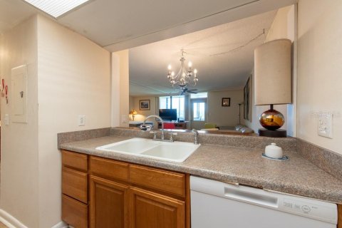 Condo in Clearwater, Florida, 1 bedroom  № 1690634 - photo 17