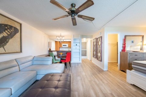 Condo in Clearwater, Florida, 1 bedroom  № 1690634 - photo 9