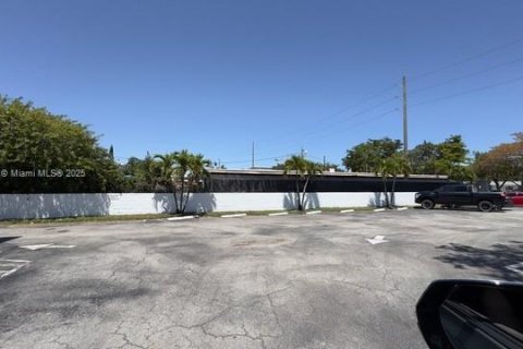 Immobilier commercial à vendre à Hollywood, Floride № 2014536 - photo 13