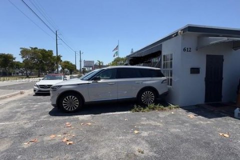 Immobilier commercial à vendre à Hollywood, Floride № 2014536 - photo 9