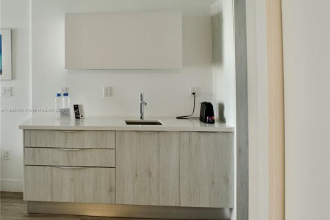 Condo in Miami Beach, Florida, 1 bedroom  № 1794409 - photo 9