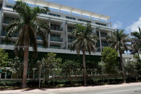 Condo in Miami Beach, Florida, 1 bedroom  № 1794409 - photo 2