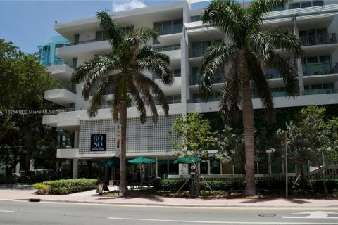 Condo in Miami Beach, Florida, 1 bedroom  № 1794409 - photo 1