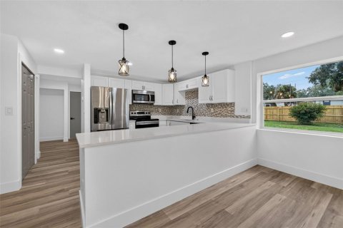House in Riverview, Florida 4 bedrooms, 214.05 sq.m. № 2400278 - photo 5