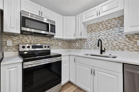 House in Riverview, Florida 4 bedrooms, 214.05 sq.m. № 2400278 - photo 8