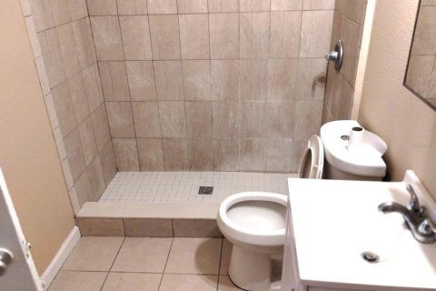 Снять в аренду квартиру в Тампа, Флорида 3 комнаты, 65.03м2, № 2104772 - фото 16