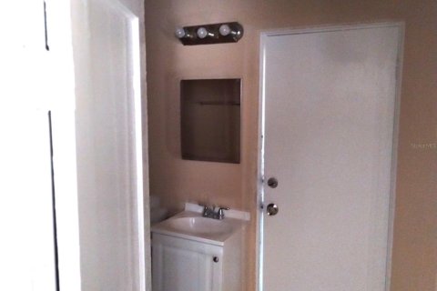 Снять в аренду квартиру в Тампа, Флорида 3 комнаты, 65.03м2, № 2104772 - фото 15