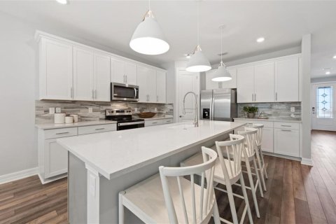 House in Sarasota, Florida 4 bedrooms, 267.84 sq.m. № 2152407 - photo 2