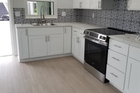 Condo in Winter Haven, Florida, 2 bedrooms  № 1608474 - photo 3