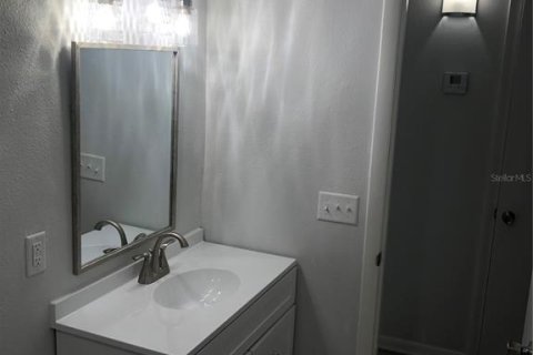 Condo in Winter Haven, Florida, 2 bedrooms  № 1608474 - photo 15
