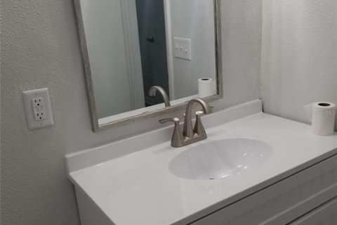 Condo in Winter Haven, Florida, 2 bedrooms  № 1608474 - photo 8