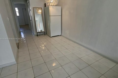 Condo in Hallandale Beach, Florida, 1 bedroom  № 1790671 - photo 6