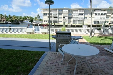 Condo in Hallandale Beach, Florida, 1 bedroom  № 1790671 - photo 18