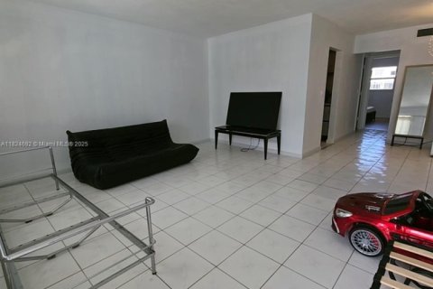Condo in Hallandale Beach, Florida, 1 bedroom  № 1790671 - photo 5