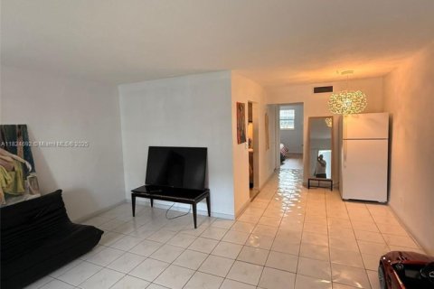 Condo in Hallandale Beach, Florida, 1 bedroom  № 1790671 - photo 30