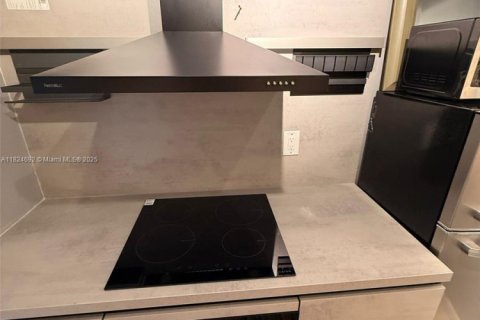 Condo in Hallandale Beach, Florida, 1 bedroom  № 1790671 - photo 22