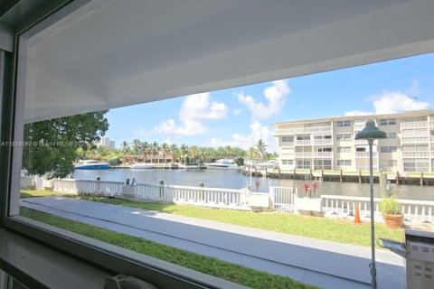 Condo in Hallandale Beach, Florida, 1 bedroom  № 1790671 - photo 16